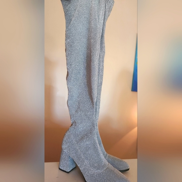 Privileged Shoes - SILVER OTK Privileged by LEMON DROP Over the Knee Glitzy Stretch Pull On Boots 9